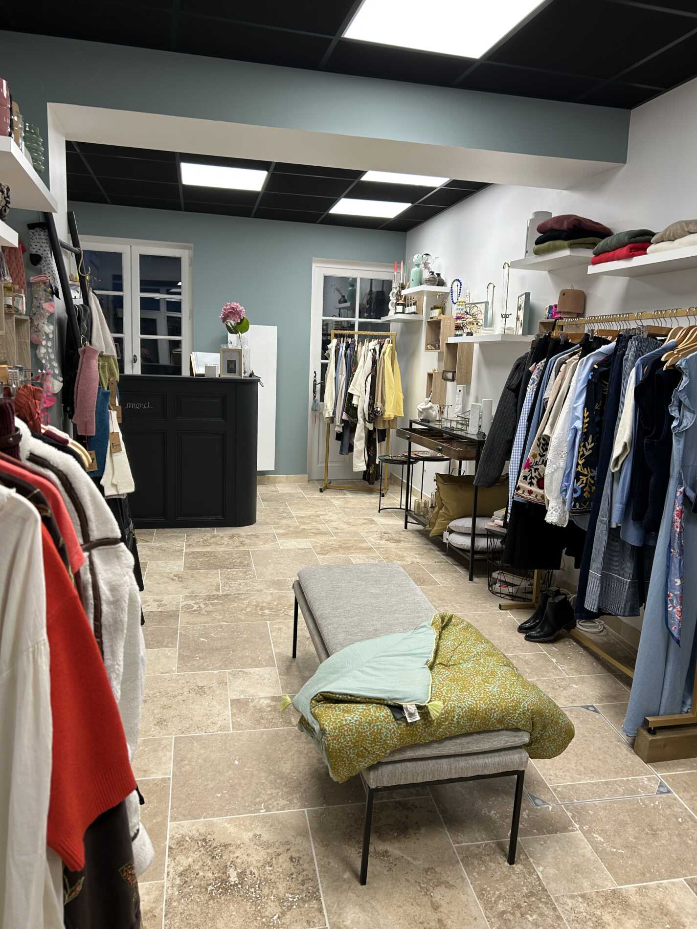 boutique mode femme , déco, bijoux, En Aparté Chinon