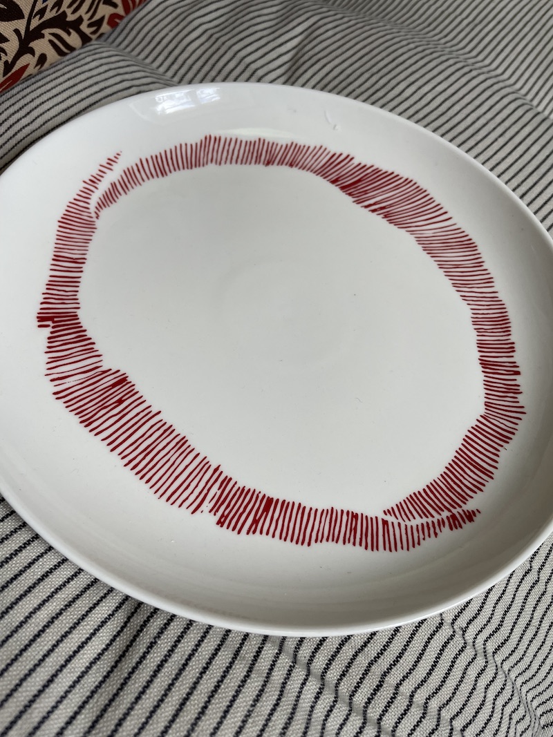 assiette rouge serax