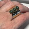 Bague dorée avec 3 pierres en jaspe vert - Céleste – Image 3