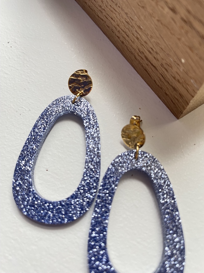 boucles d'oreilles bleues pailletées