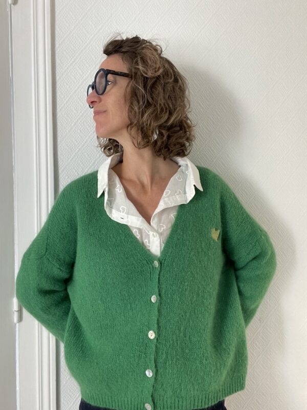 gilet vert et coeur brodé doré