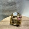 bague réglable et pierres carrées ton rose