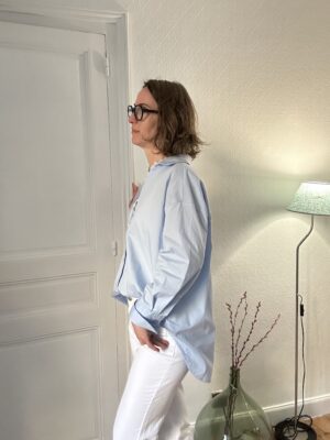 Chemise bleue ciel et dentelle blanche – Polo