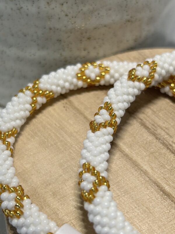 bracelet blanc et dore