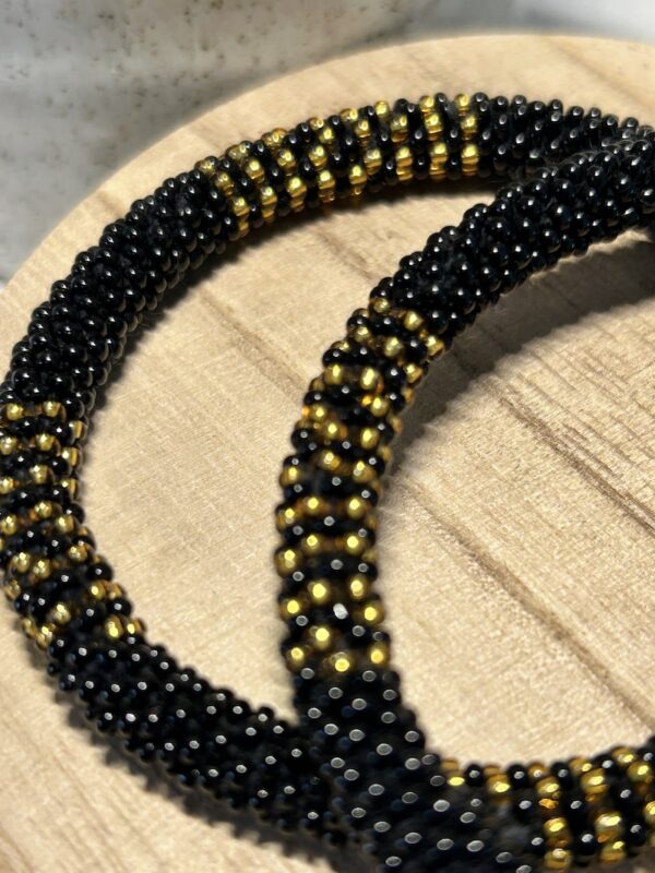 bracelet nepalais noir et dore