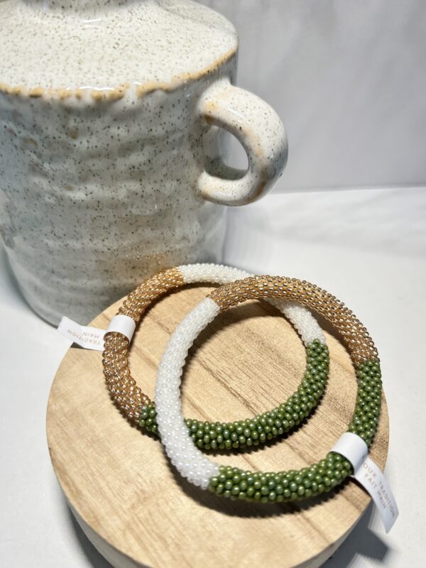 bracelet nepalais vert, blanc, crème