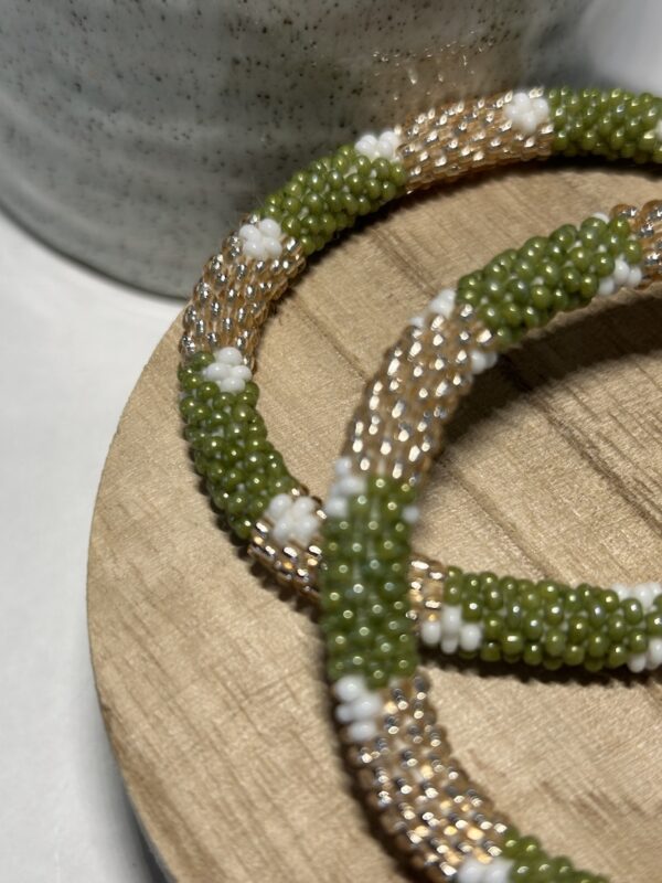 bracelet népalais vert et crème