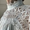 chemise blanche et dentelle