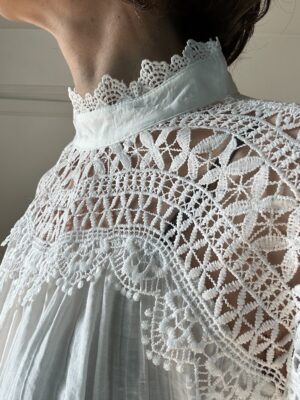 Chemise Blanche Dentelle Élégante