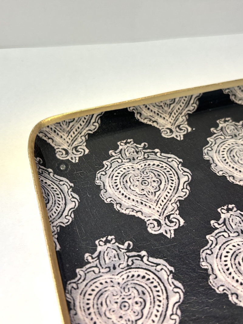 Plateau émaillé rectangulaire noir – Maison Lilo