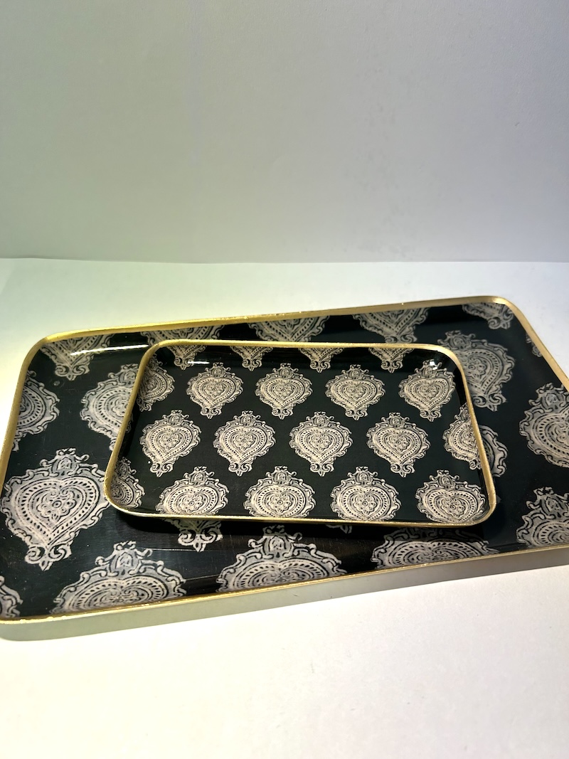 Plateau émaillé rectangulaire noir – Maison Lilo
