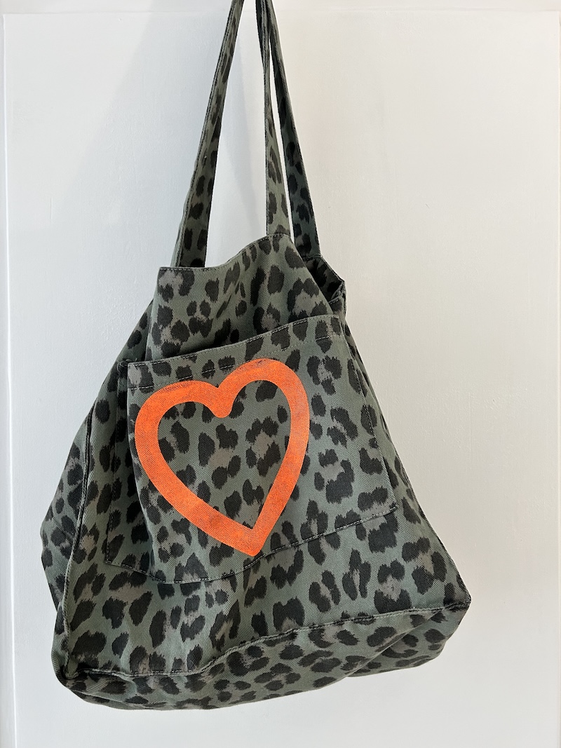 Sac Léopard & Inscription Fluo – Style wild & pratique