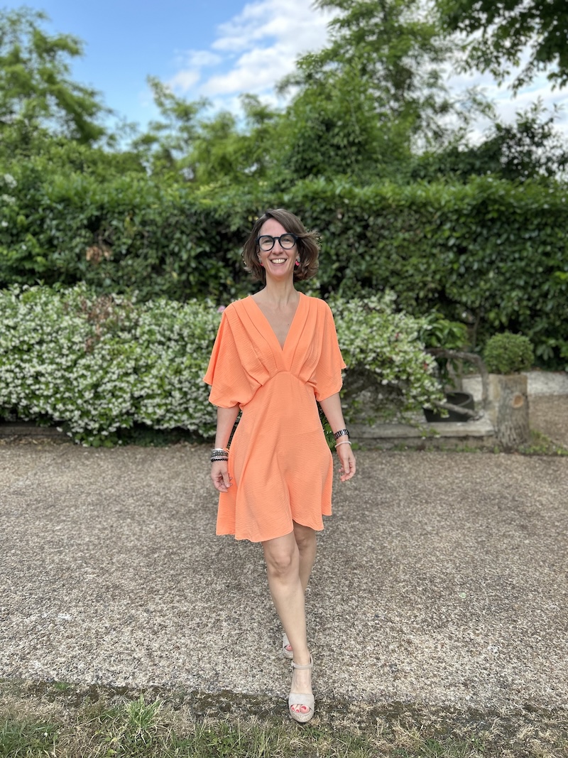 Robe Courte de Cérémonie – Décolleté Féminin | 2 Couleurs