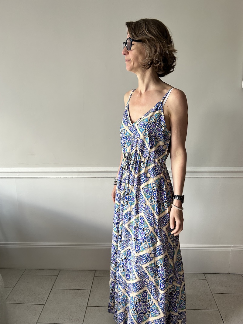 Robe Longue à Bretelles – Imprimé Bleu Tendance