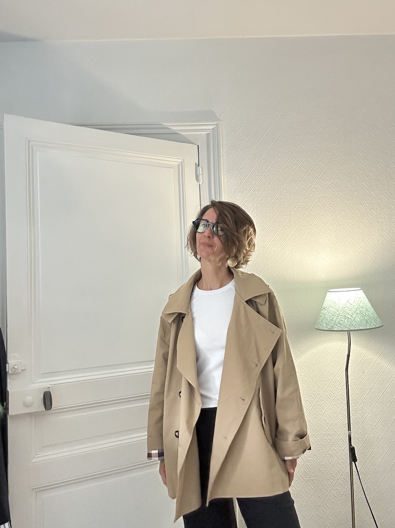 Trench court oversize à capuche