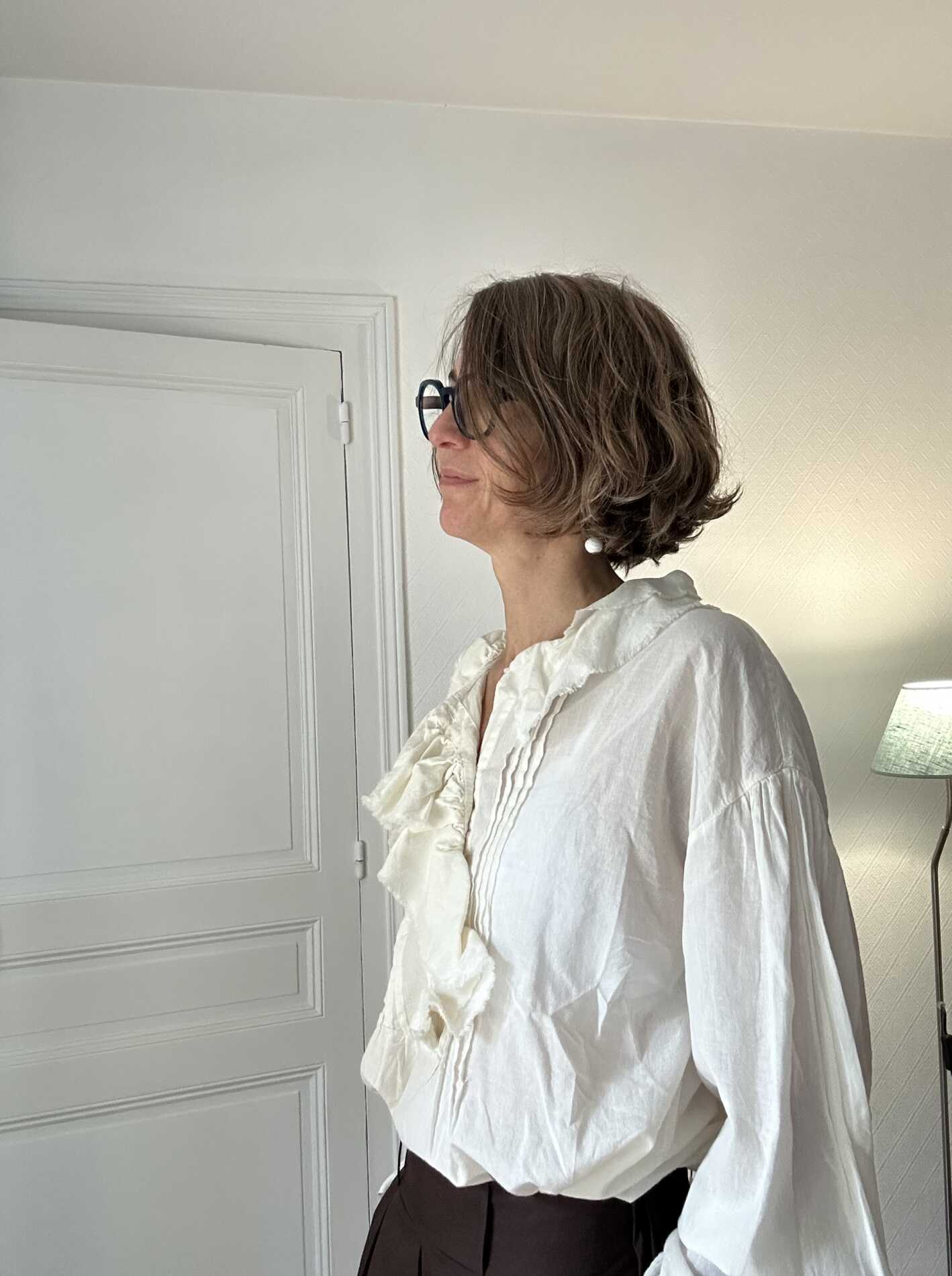 Chemise Tunique Johanna Paris – Taille Unique – Volant Élégant & Manches Longues