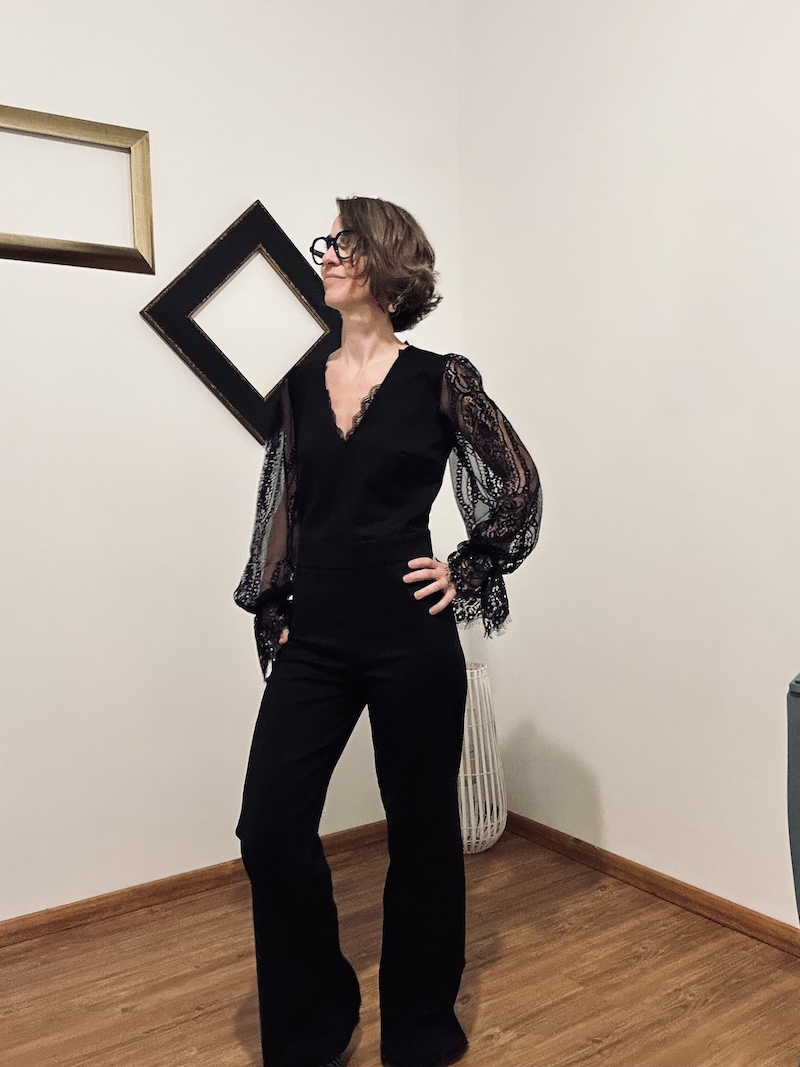Combinaison Pantalon Noire – Dentelle – Encolure V – Taille Ajustée