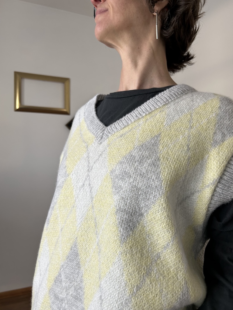Pull Jacquard Femme – Manches Courtes – Col V – Jaune & Gris – April Vintage – Taille Unique