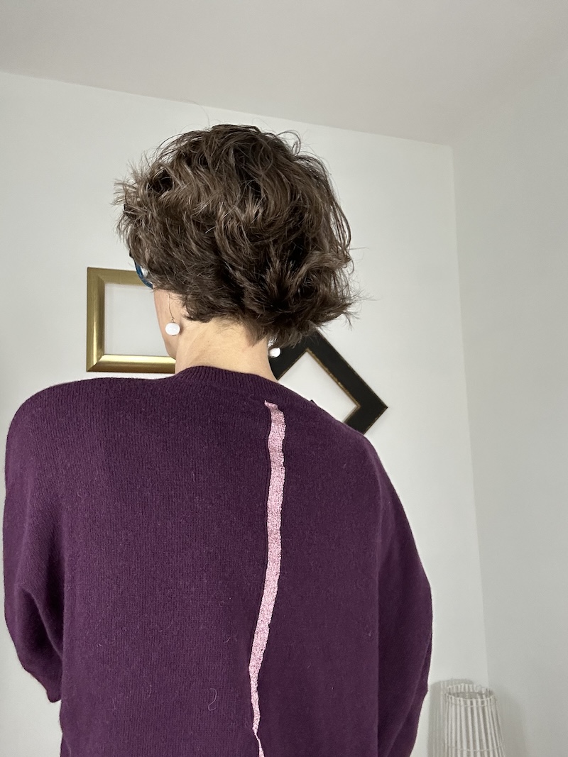 pull prune et liseré rose