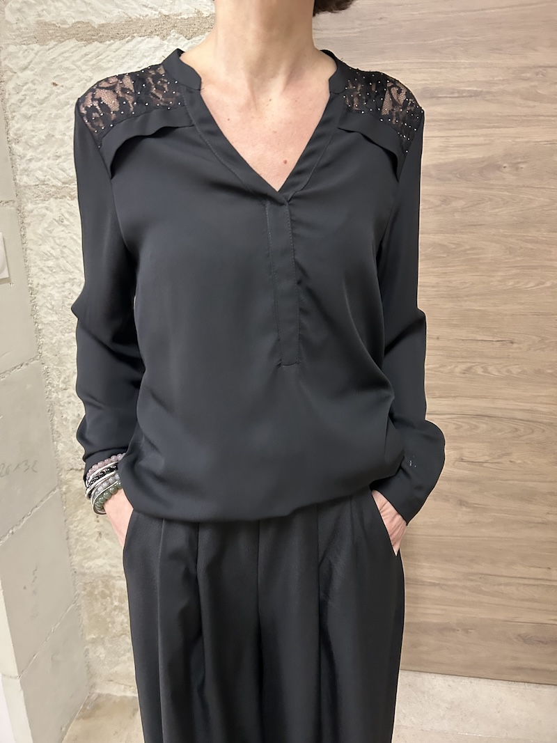Tunique Fluide Noire – Détails Dentelle & Strass – Fabrication Française – Taille S/M