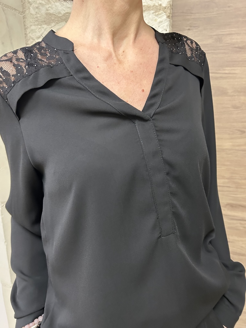 Tunique Fluide Noire – Détails Dentelle & Strass – Fabrication Française – Taille S/M