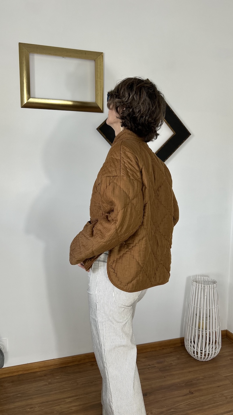 Veste matelassée camel – Johanna Paris – Taille unique – Boutons devant