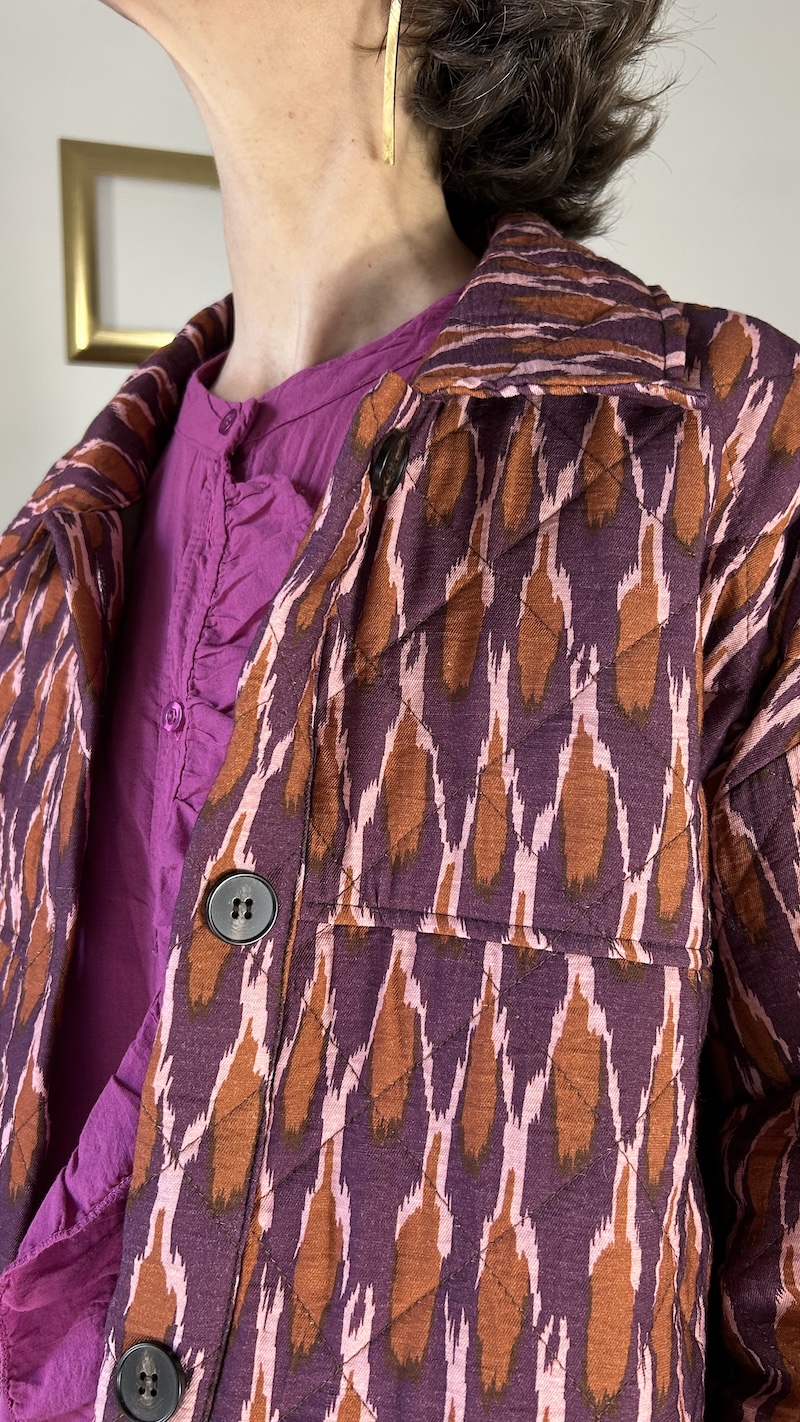 Veste courte matelassée violette à motifs ethniques – Johanna Paris – Taille unique