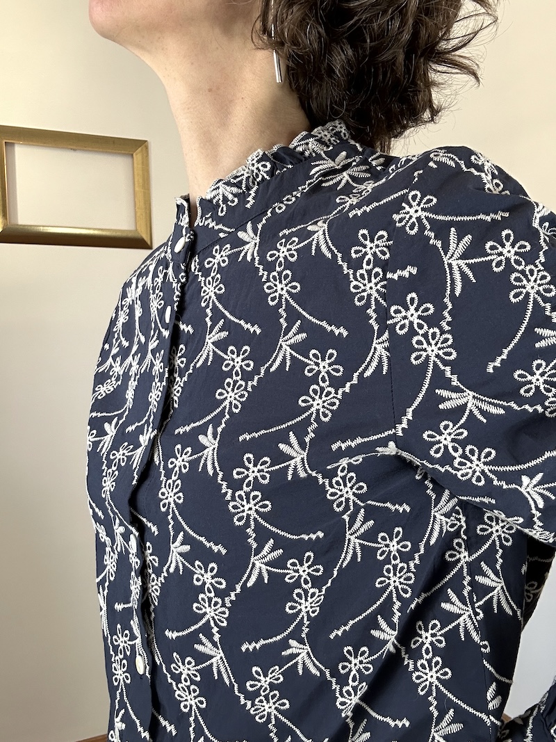 chemise bleue brodée