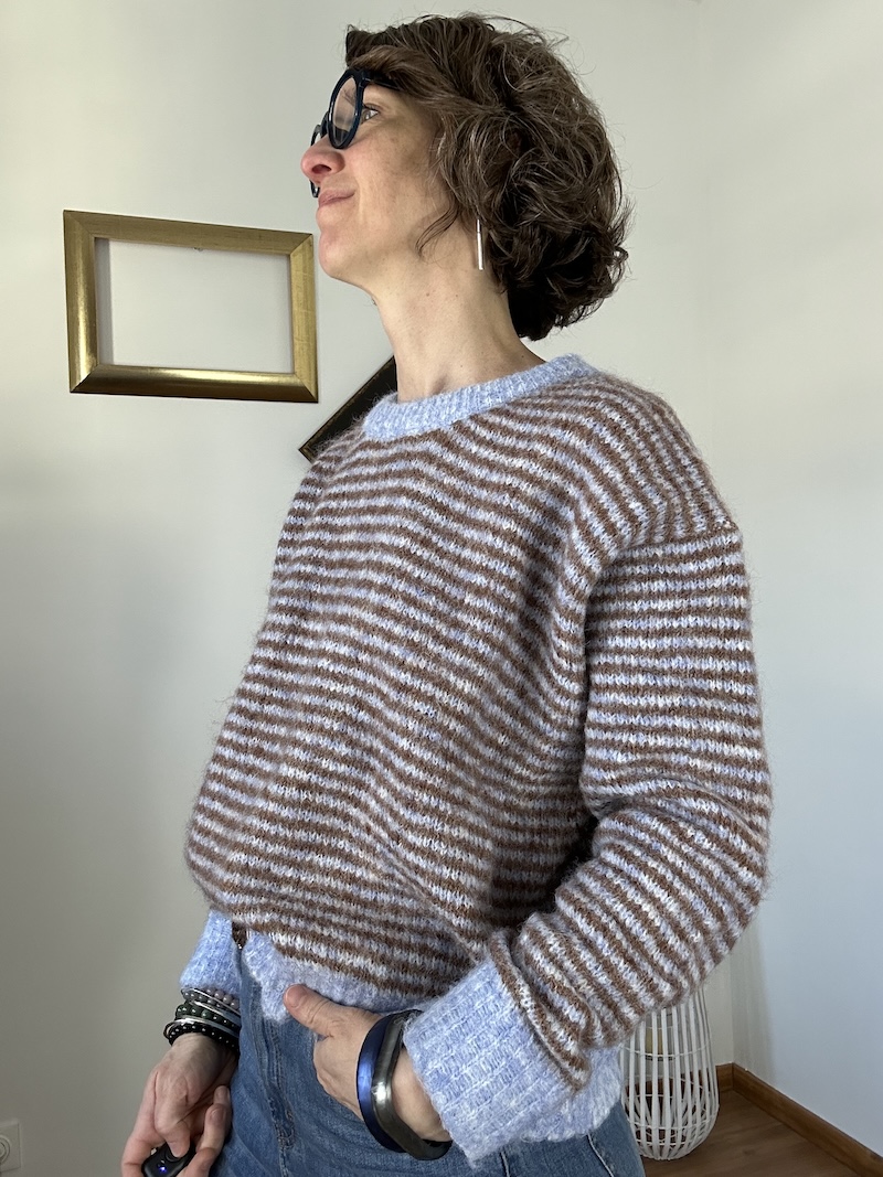 Pull bicolore femme marron et bleu – Taille unique petite – In April 1986