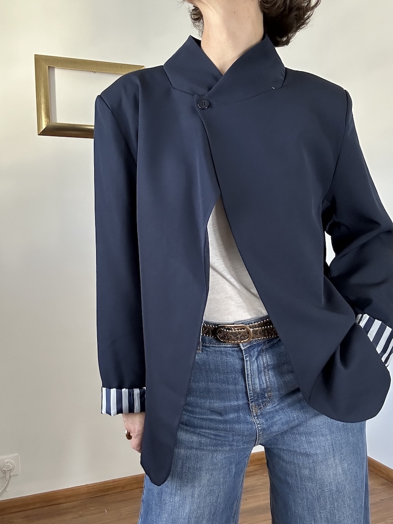 Veste asymétrique femme Made in Italy – Bleu électrique ou bleu marine – Coupe originale