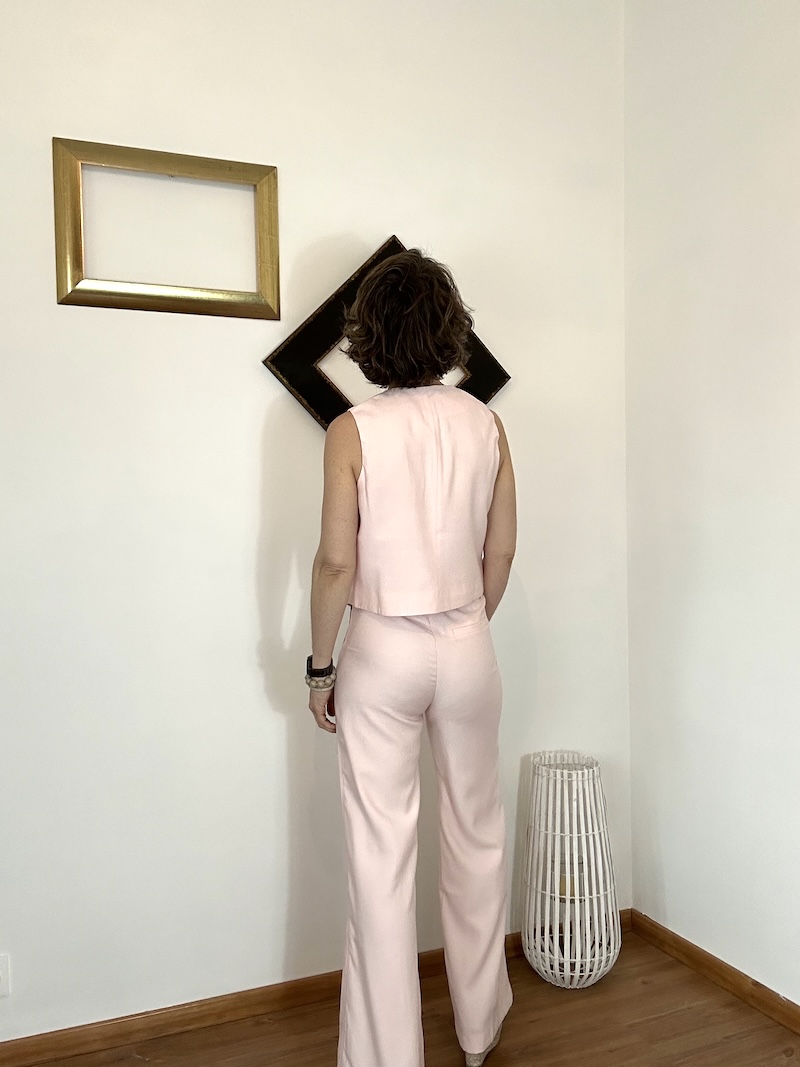 ensemble tailleur rose, gilet et pantalon