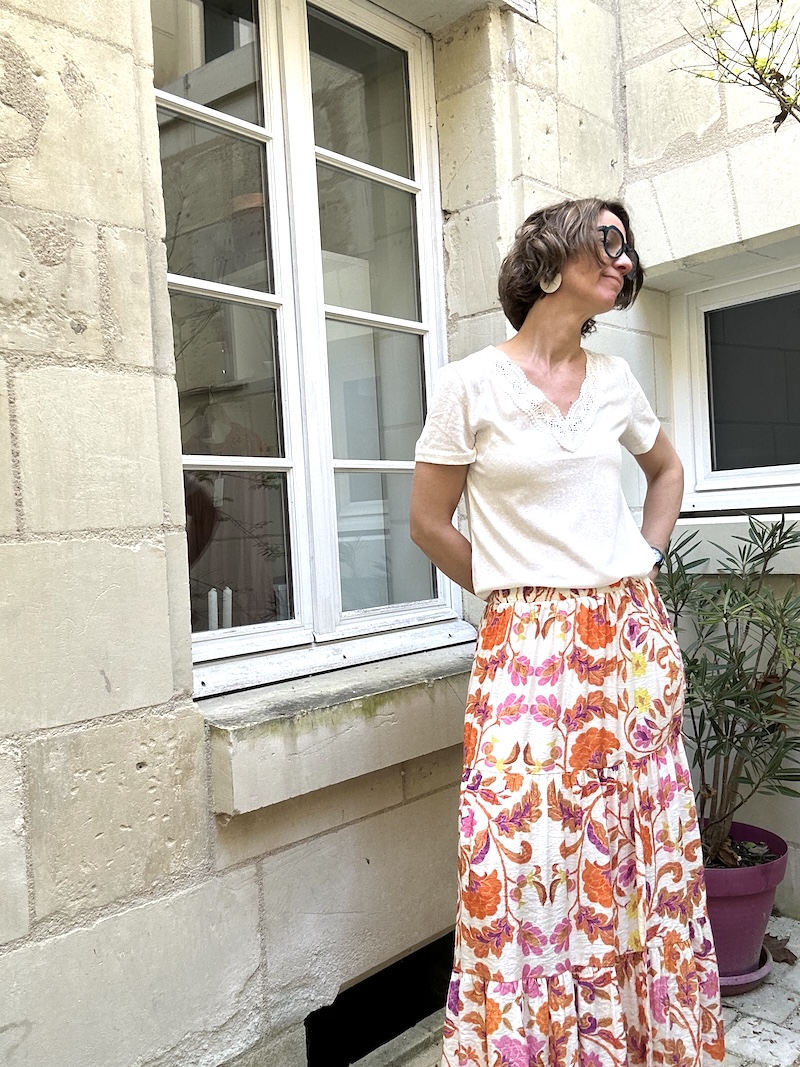 T-shirt Blanc en Coton Col V avec Broderies  – Du XS au L