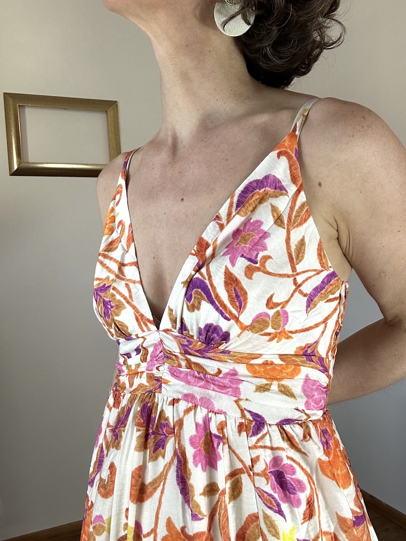 Robe d&rsquo;Été Orangée à Motifs Floraux – Coupe Fendue et Dos Élastiqué