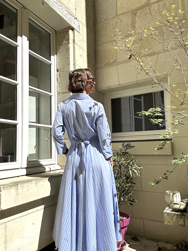 Robe Longue Chemise Bleue Rayée Femme – Coton, Dos Noué & Poches