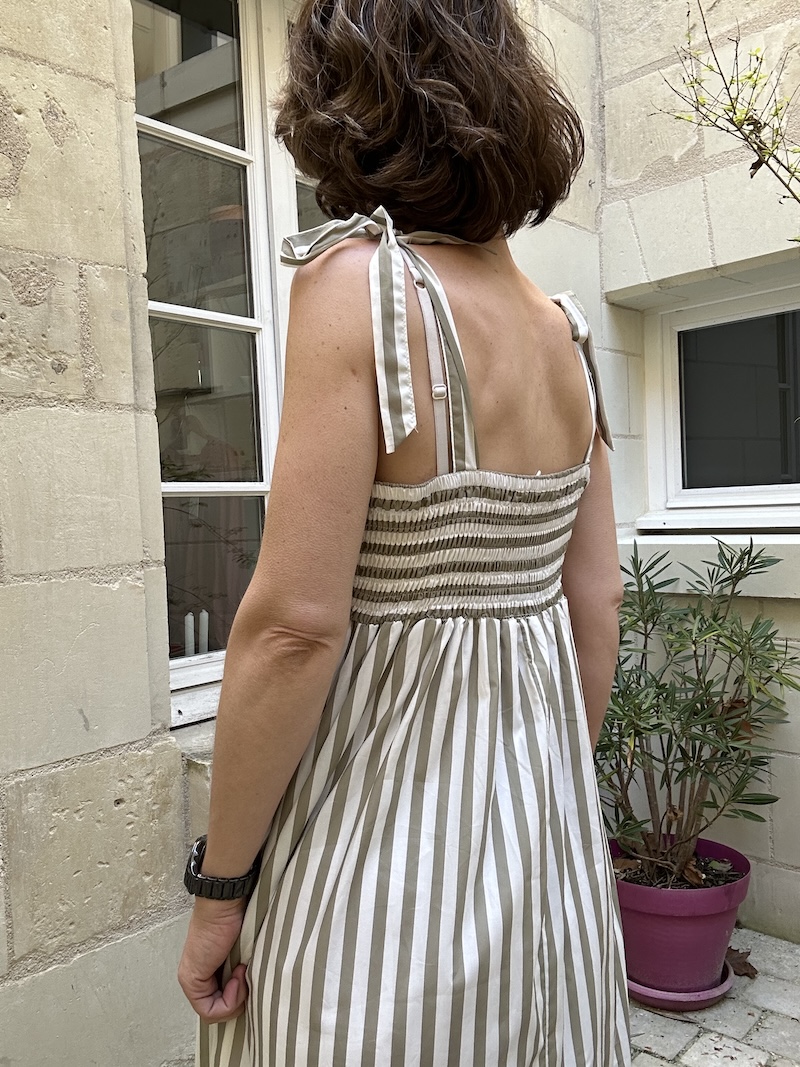 Robe Longue Kaki à Rayures – Jeu de Lignes et Bretelles à Nouer – Taille M