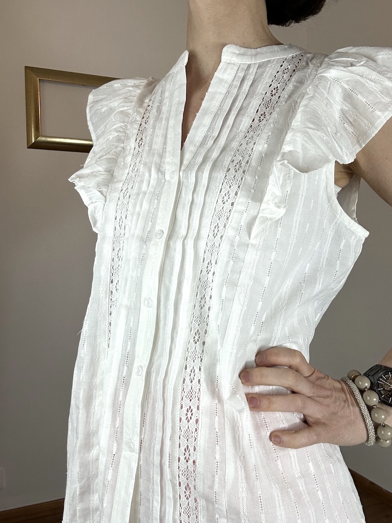 Top Blanc Femme Sans Manches Brodé – Boutons Sur Toute la Longueur