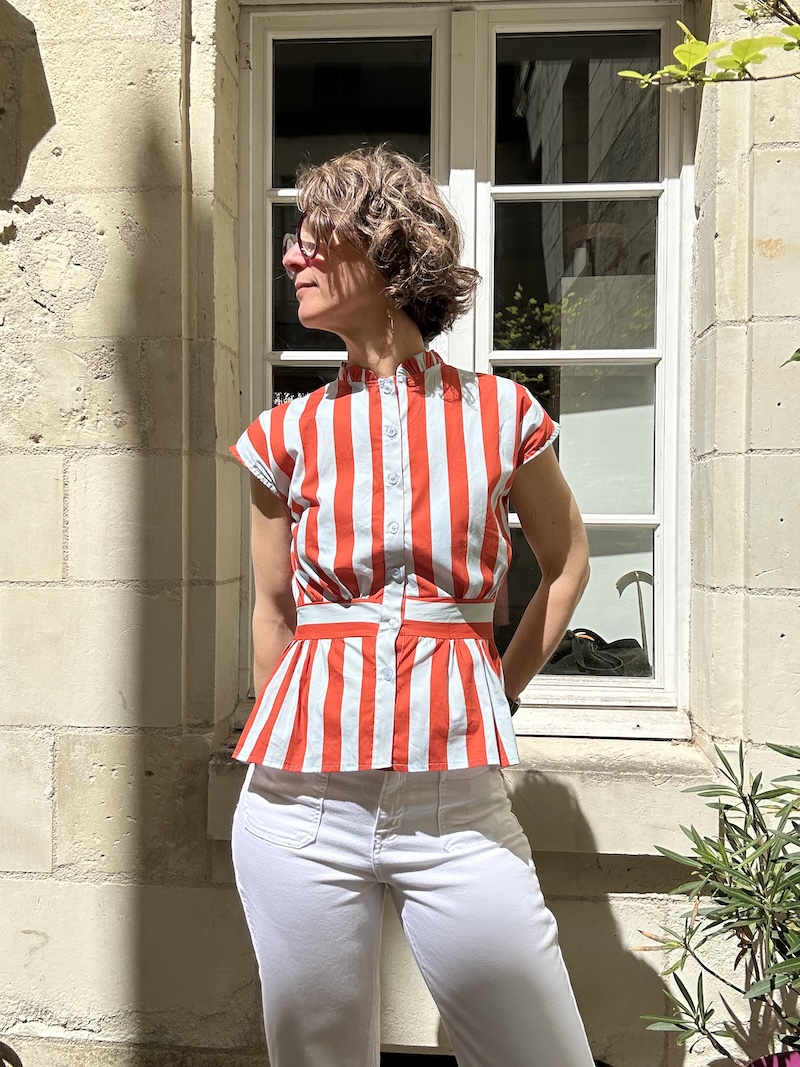 Chemise rayée orange et bleue femme – Sans manches – Col Mao volanté – Taille unique