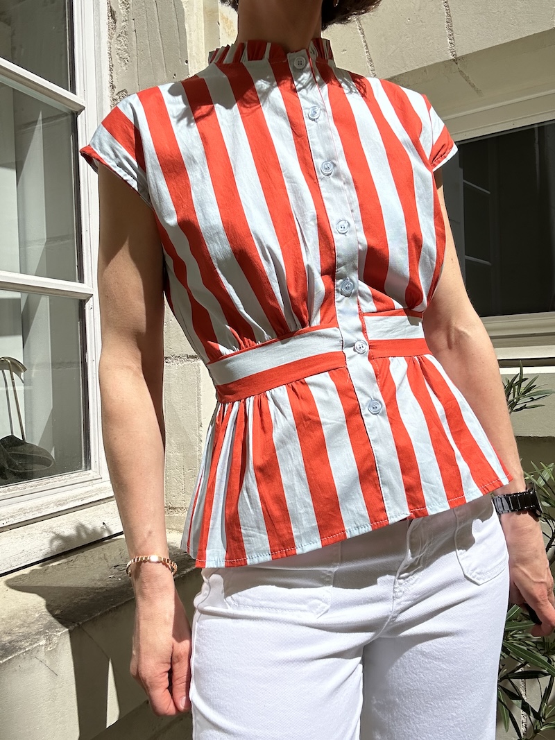 Chemise rayée orange et bleue femme – Sans manches – Col Mao volanté – Taille unique