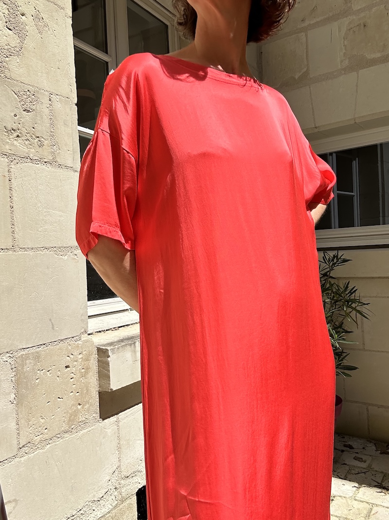 robe longue corail, effet satin