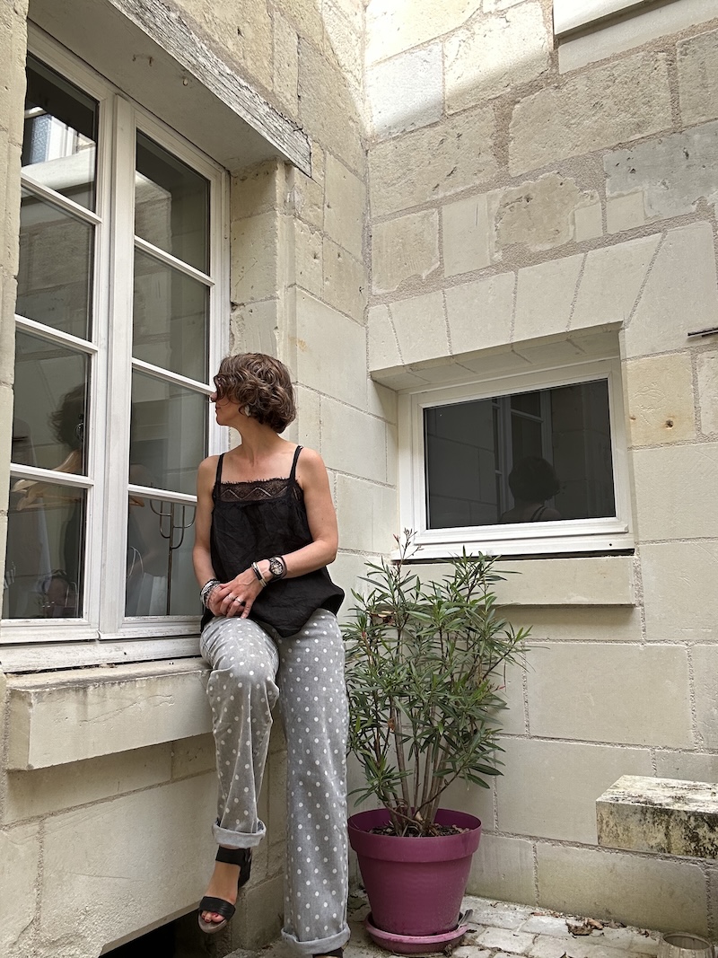 jean gris à pois blancs, jambes larges