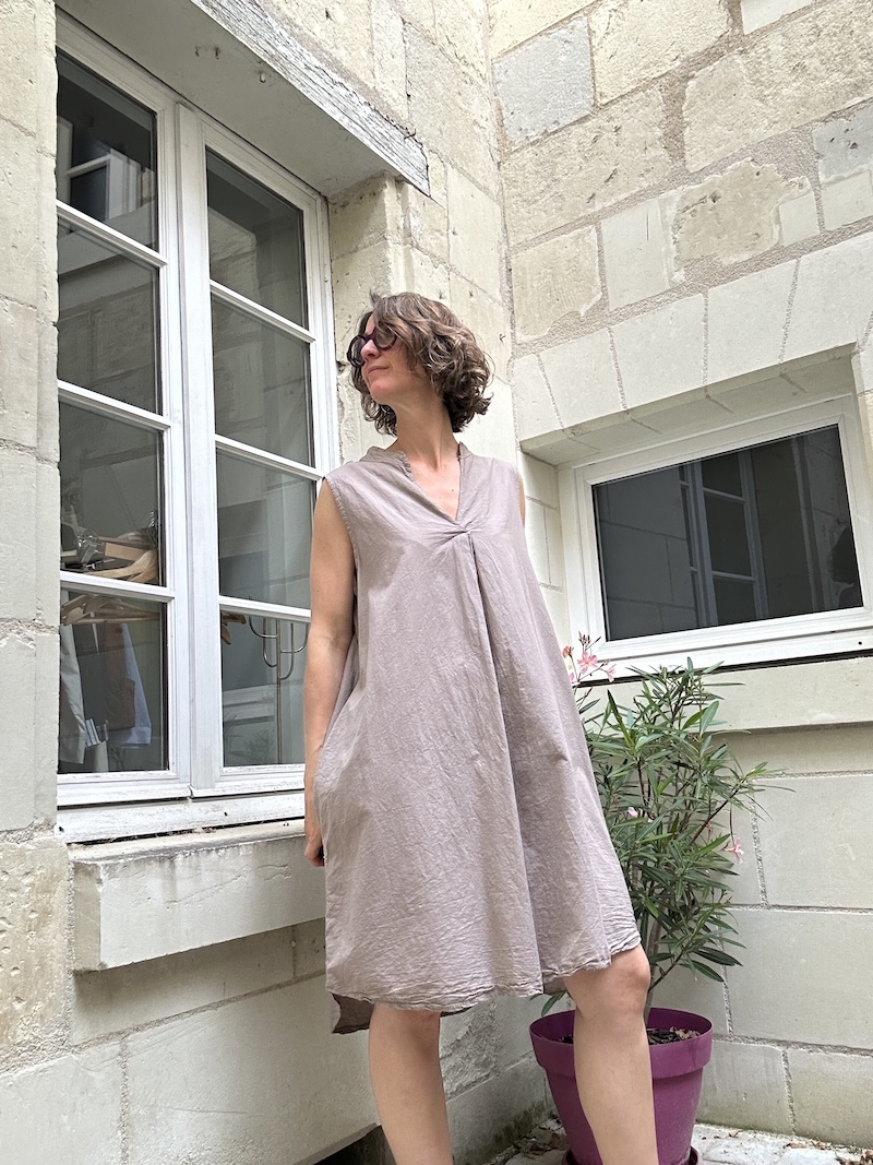 Robe courte femme effet boule – Sans manches avec poches – Écru, rose ou taupe