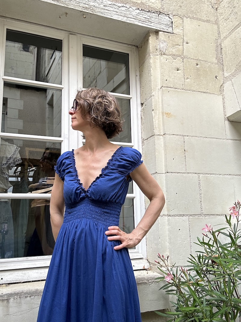 robe longue bleue électrique