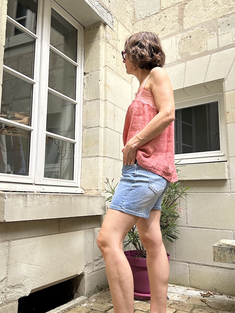 Short en jean femme avec ceinture brodée colorée – Tailles 36 à 40