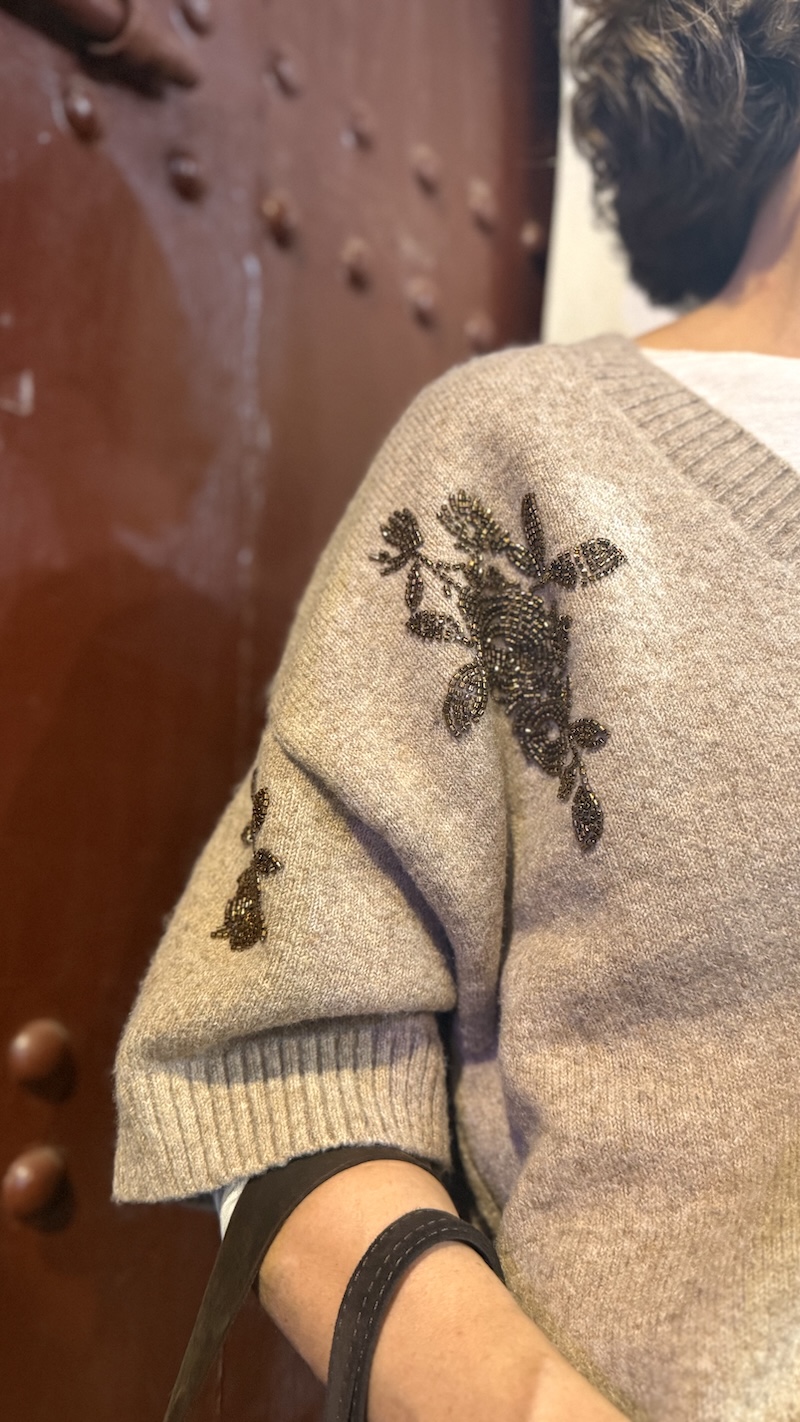 pull sans manches, broderies perles. Ang&rsquo;e